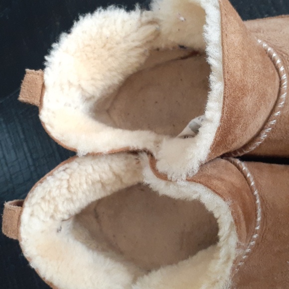 UGG BOOTIES - Picture 6 of 8
